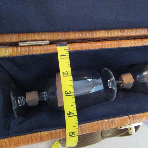 Bacchus Insulated wicker Wine Basket - Picture 8 of 13